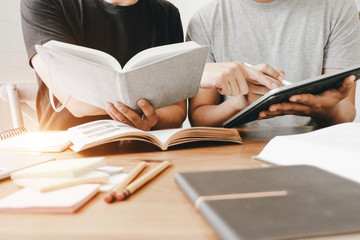 叶片一能进行光合作用着部位是（　　）A．只有表皮细胞B．只有叶肉细胞C．只有保卫细胞D．所有含叶绿体的