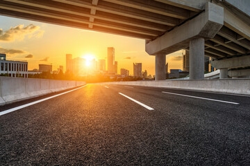 中国当代创新人物事迹